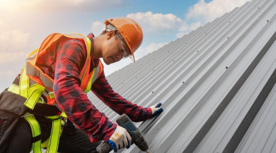 Professional gutter cleaning in Albia, IA
